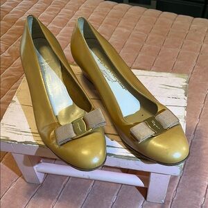 Salvatore Ferragamo Vara bow-embellished leather block heel pumps